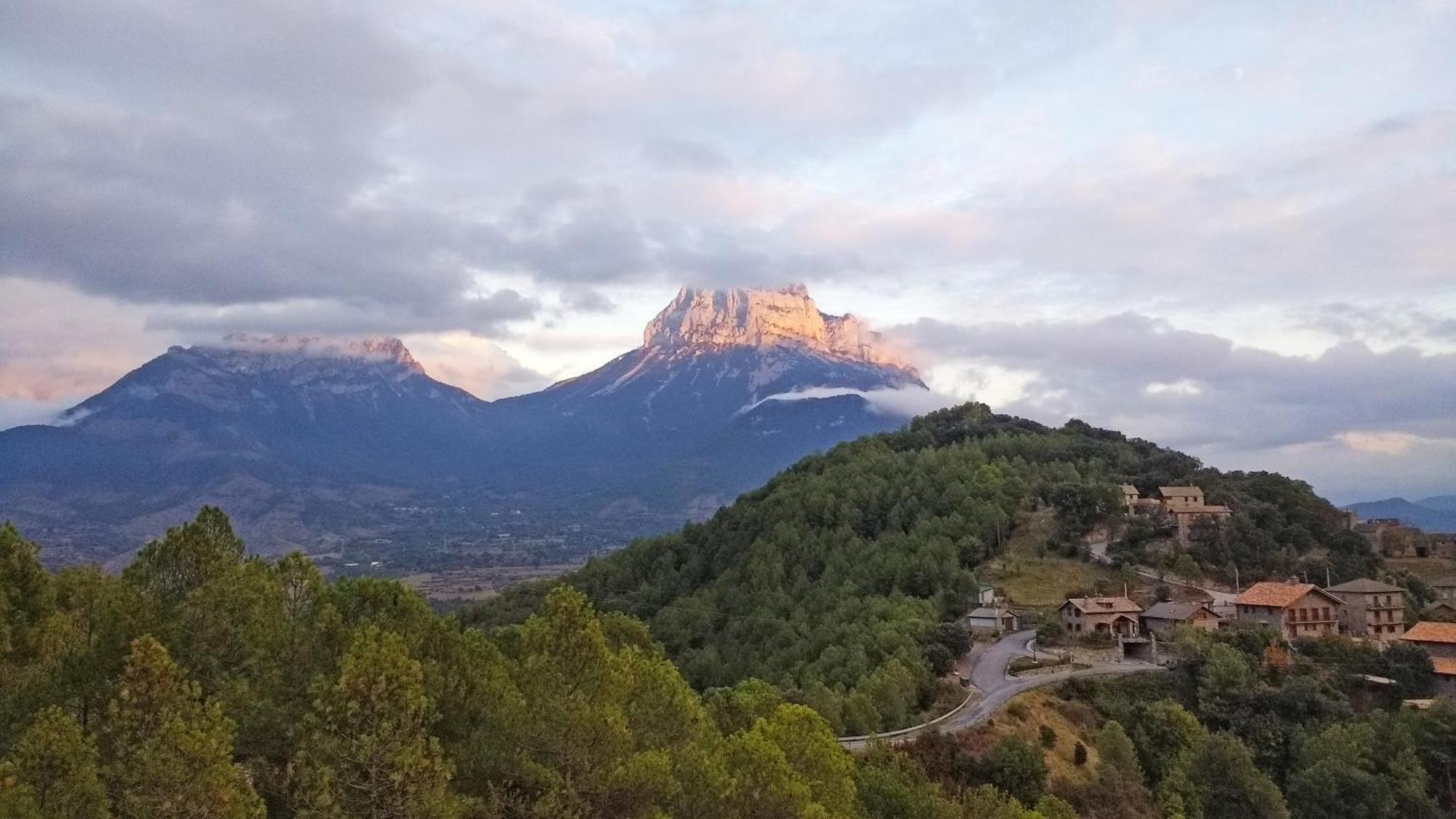 Casa Pirinea Ordesa Guest House Belsierre Bagian luar foto